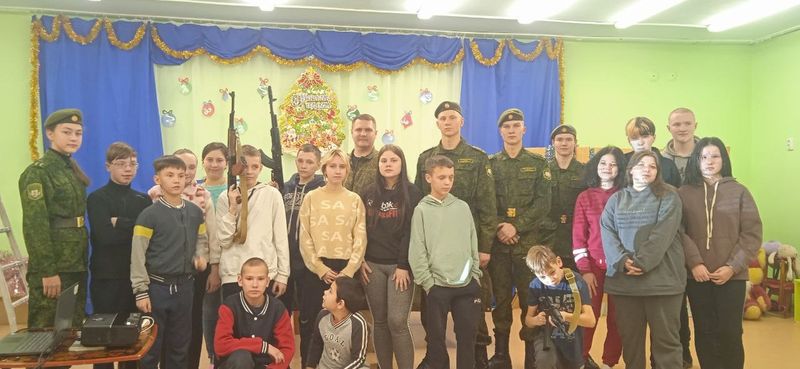 7 декабря воспитанники Кировского кадетского корпуса с дружеским визитом побывали в Межрайонном комплексном центре социального обслуживания населения Кирово-Чепецкого района.