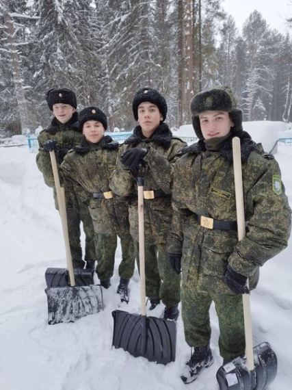 17 февраля 2024 года воспитанники Кировского кадетского корпуса провели традиционную акцию «Дорога к обелиску».